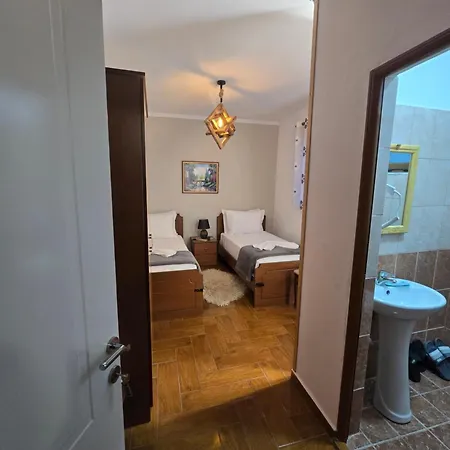 Bujtina Moskopoli Bed and Breakfast *