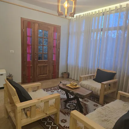 Bujtina Moskopoli Bed and Breakfast *